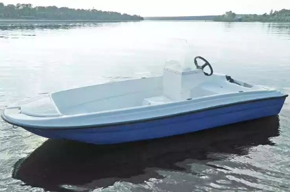 Стеклопластиковая лодка Пингвин с консолью (тримаран) в Самаре
