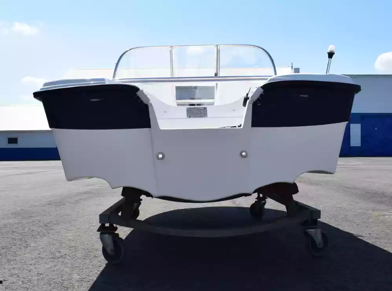 Стеклопластиковый катер Wyatboat-430 DC (тримаран) в Самаре Стеклопластиковый катер Wyatboat-430 DC (тримаран) в Самаре