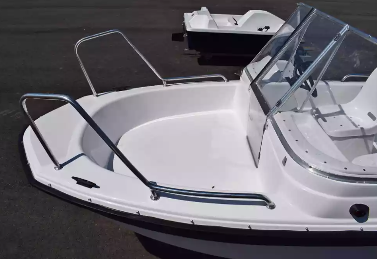 Стеклопластиковый катер Wyatboat-430 DC (тримаран) в Самаре Стеклопластиковый катер Wyatboat-430 DC (тримаран) в Самаре
