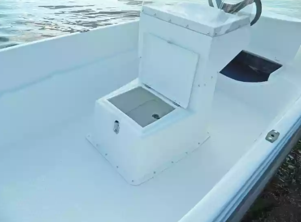 Стеклопластиковая лодка Пингвин с консолью (тримаран) в Самаре