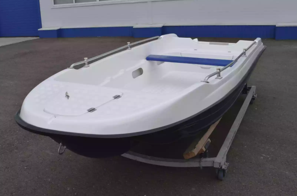 Стеклопластиковая лодка Пингвин New (тримаран) в Самаре