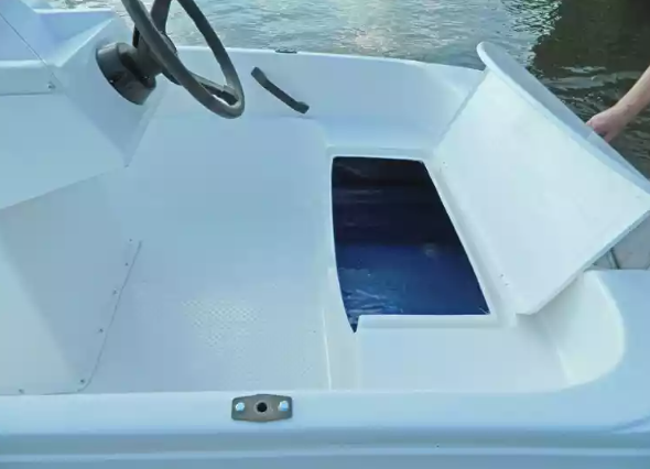 Стеклопластиковая лодка Пингвин с консолью (тримаран) в Самаре